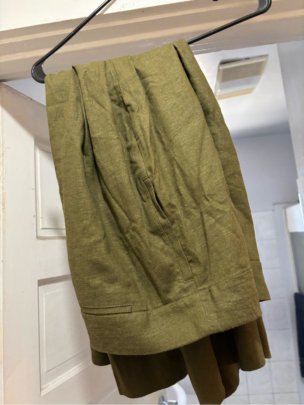 Universal Standard Courtyard Linen Capris.
